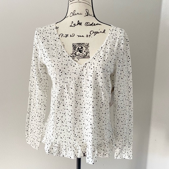 Billy T Tops - Women’s Billy T Ivory Starry Night V-Neck Long Sleeve Knit Peplum Top Small NWT